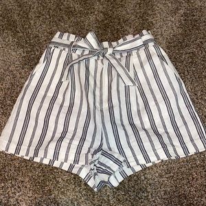 Like new paper bag shorts